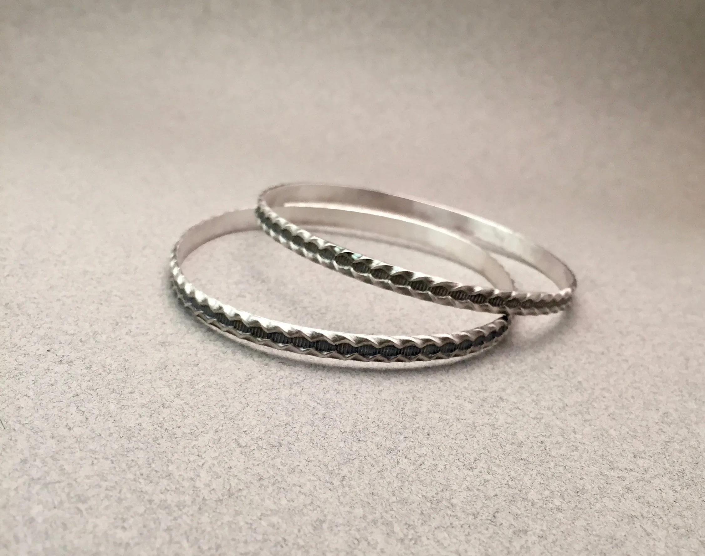 Bangle: Scalloped Patterned