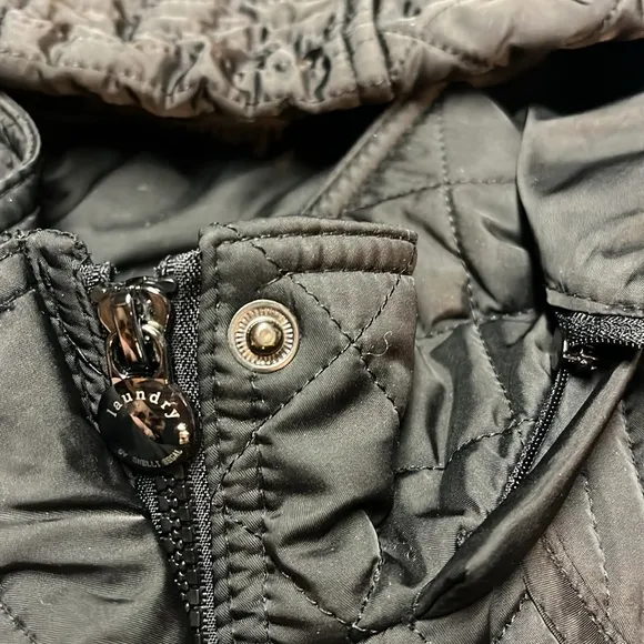 Laundry by Shelli Segal quilted lighter weight cold weather jacket. Black.