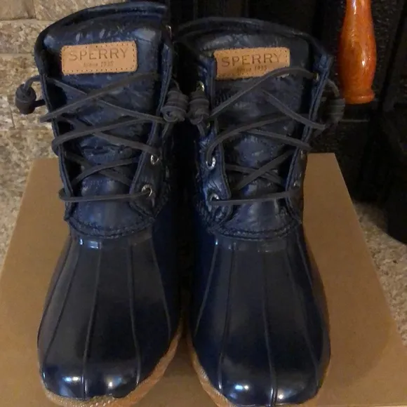 🦆SPERRY SALTWATER NYLON QUILTED NAVY BOOT SZ. 6